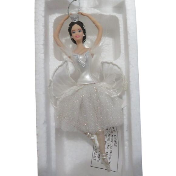 Barbie as the Swan Queen in Swan Lake Ornament Avon Exclusive Collector Edition - Picture 1 of 3